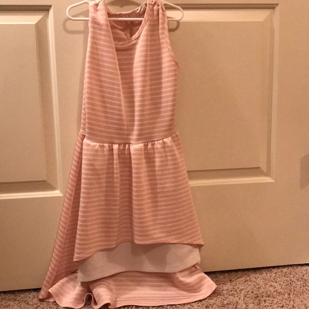 I’m selling a very cute spring/summer dress!